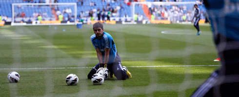 casillas-warm-up490ai