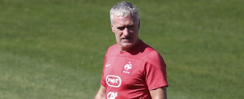 deschamps-close490ai
