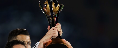 clubworldcup-trophy490epa