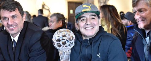 Maradona-1701-HallofFame-epa_1