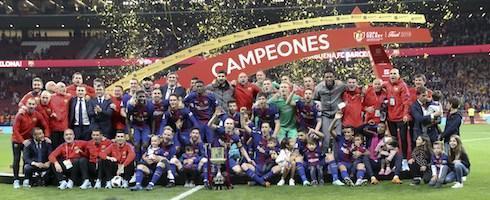 Barcelona celebrate with the Copa del Rey