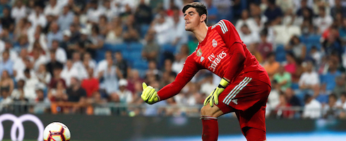 Real Madrid's Thibaut Courtois throwing the ball