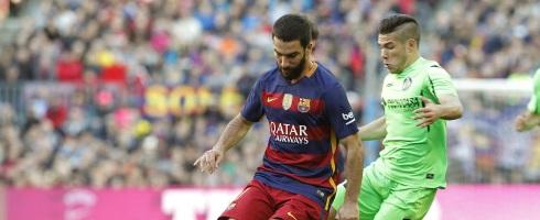 Arda Turan of Barcelona against Getafe's Emi Buendia