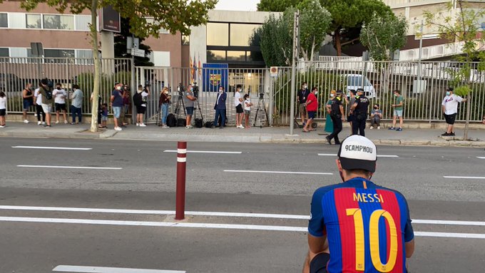 Barcelona fans protest
