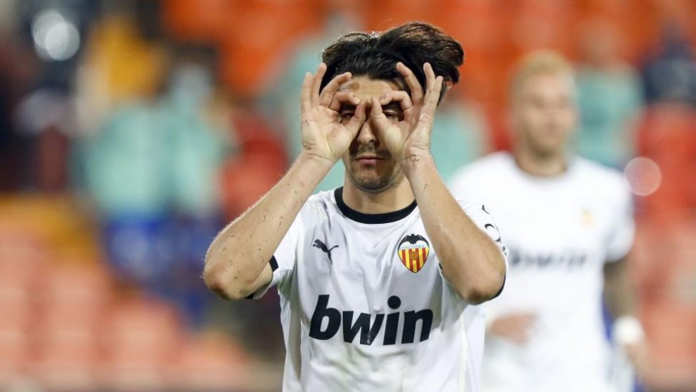 Carlos Soler looking up with Valencia and dreaming of La Roja - Football  Espana