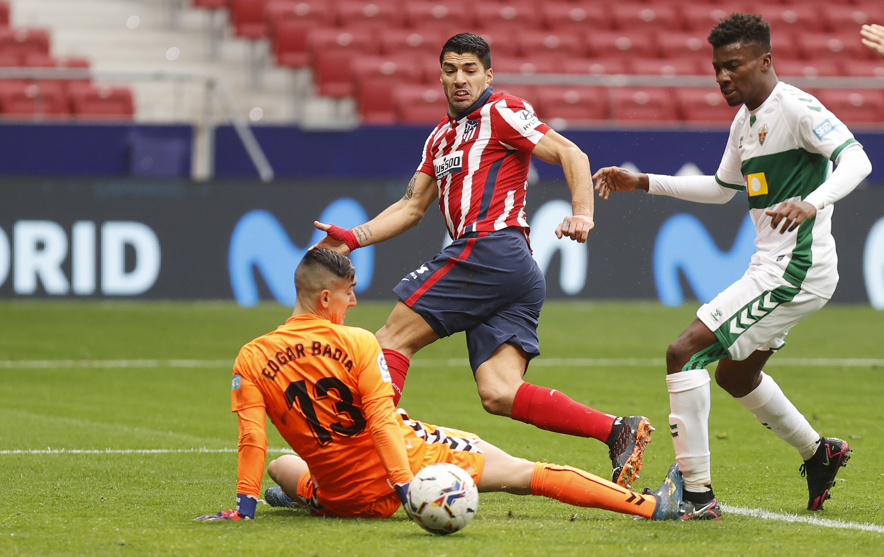 Luis Suarez double gives Atletico Madrid win over Cadiz and a 10