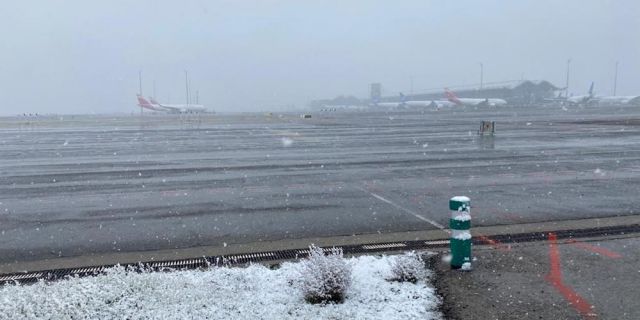 Real Madrid's plane trapped in the snow at Barajas Airport
