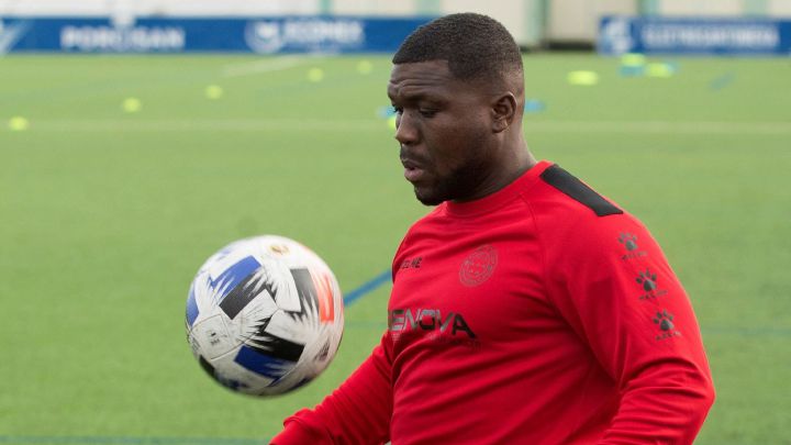 Two-a-days and a strict diet: Royston Drenthe at Racing Murcia - Football  Espana
