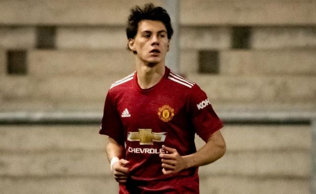 Ala de Facundo Pelletri del Manchester United