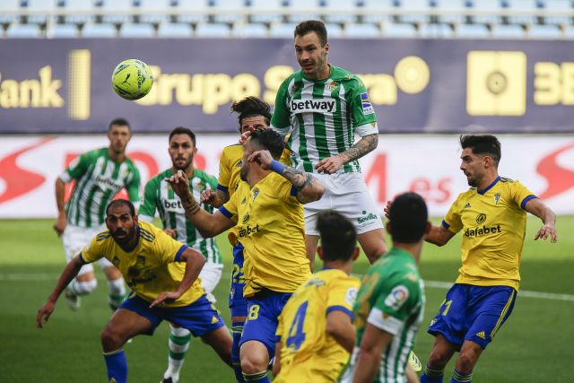 Real Betis Climb To Sixth With Late Victory Over Cadiz Football Espana