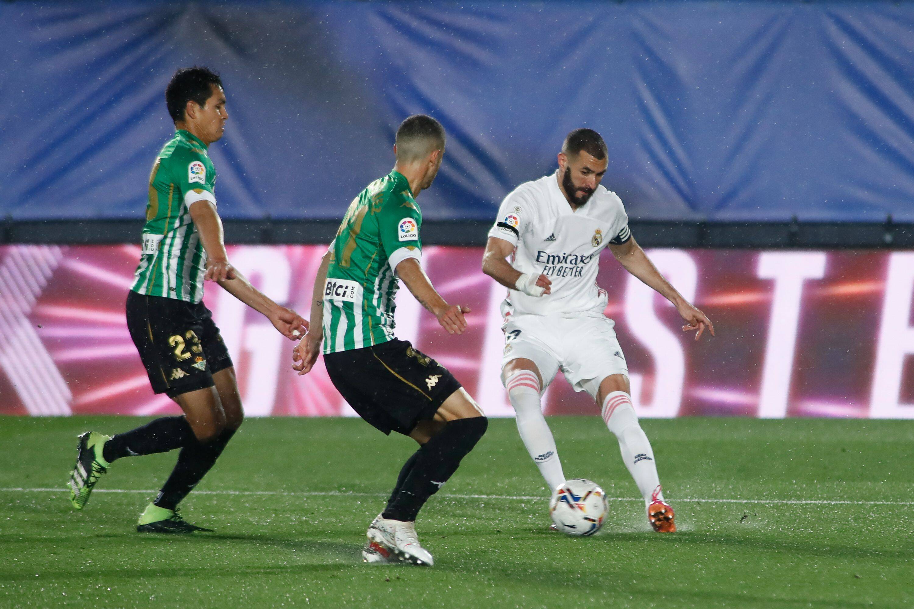 Real Madrid suffer La Liga title blow with 0-0 Real Betis draw - Football  España