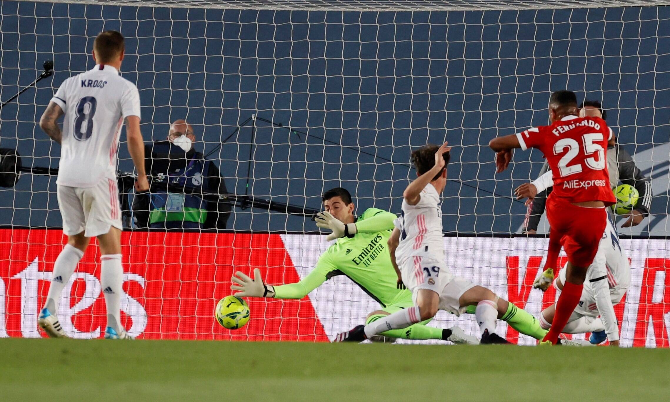 Матч тв реал мадрид севилья. Реал Мадрид Севилья. Фернандо Севилья. Real Madrid 1-0 Sevellia. Реал - Севилья - 1:0.