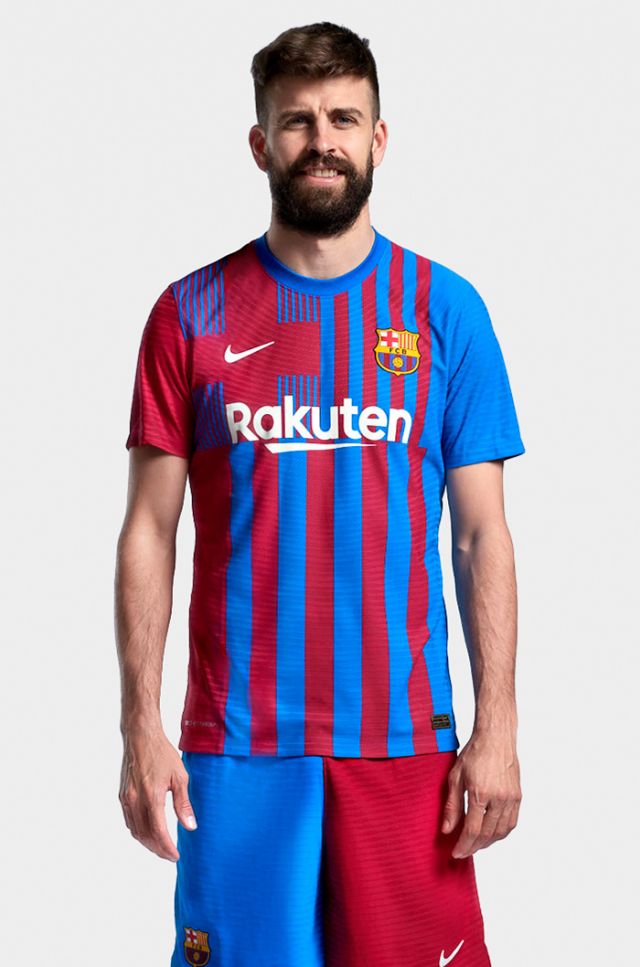 Pique in Barcelona's new kit