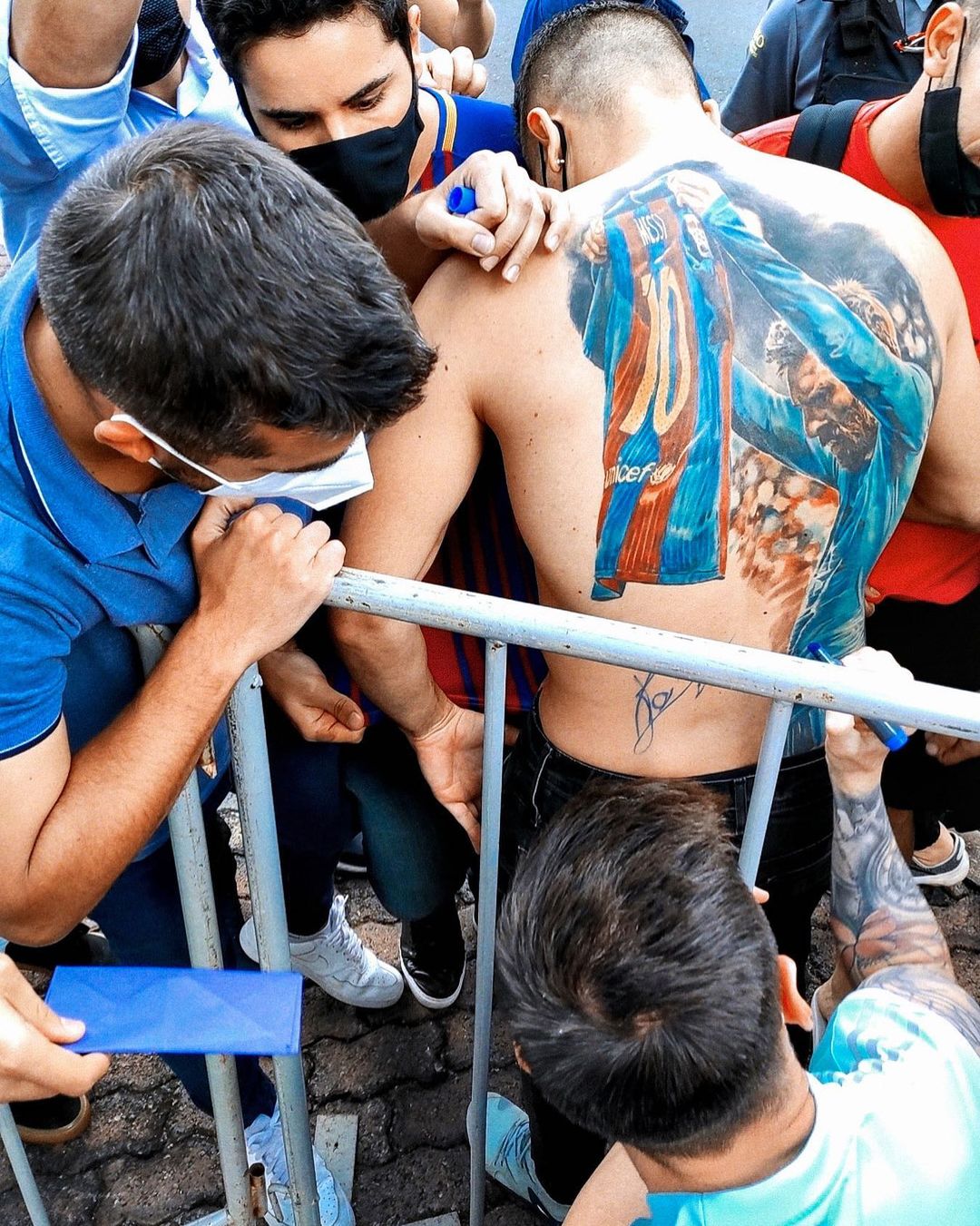 Tattoo Roman K  Silueta de Lionel Messi  FCB  blackink  Facebook