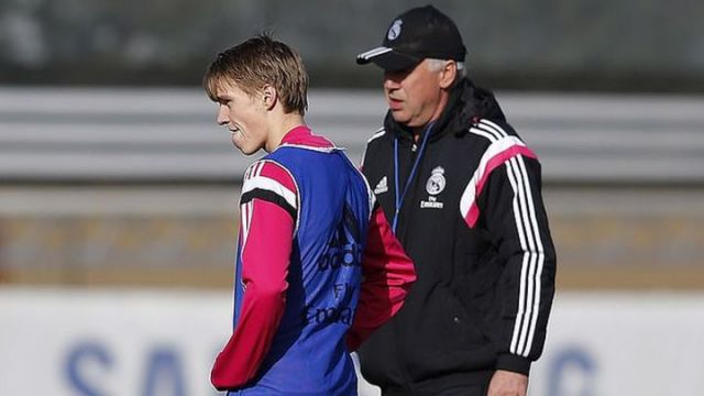 Martin Odegaard y Carlo Ancelotti