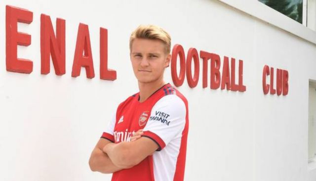 Martin Odegaard Arsenal Player Shirt Name and Number 2022/23 