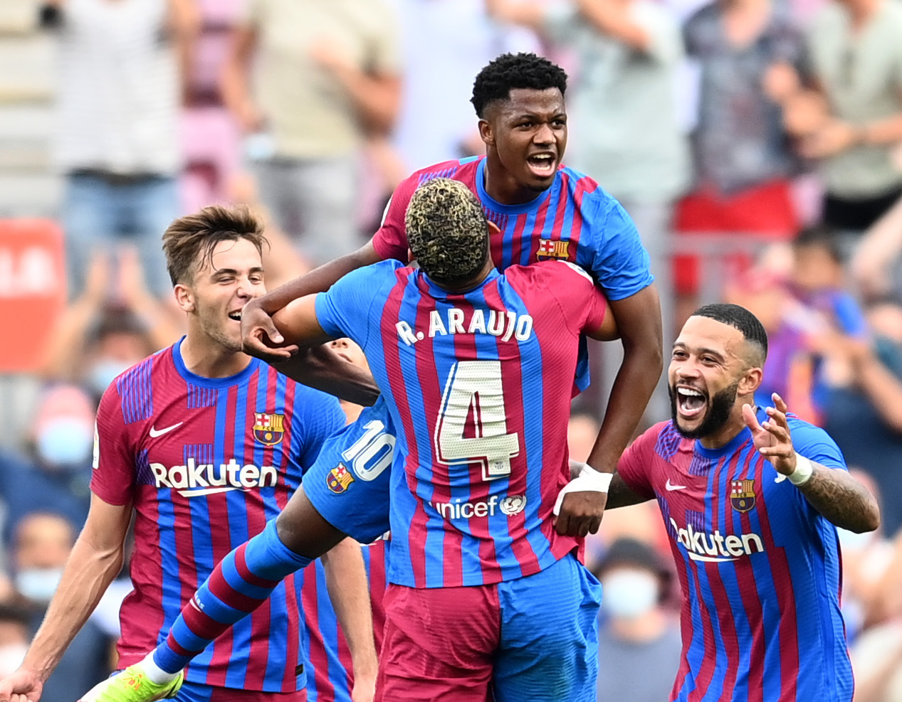 Ansu Fati return inspires Barcelona to comfortable 3-0 victory over Levante - Football Espana