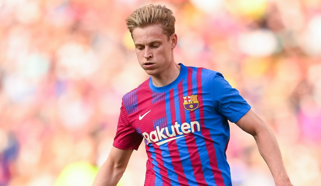 Barcelona fans back Frenkie de Jong to stay amid transfer rumours