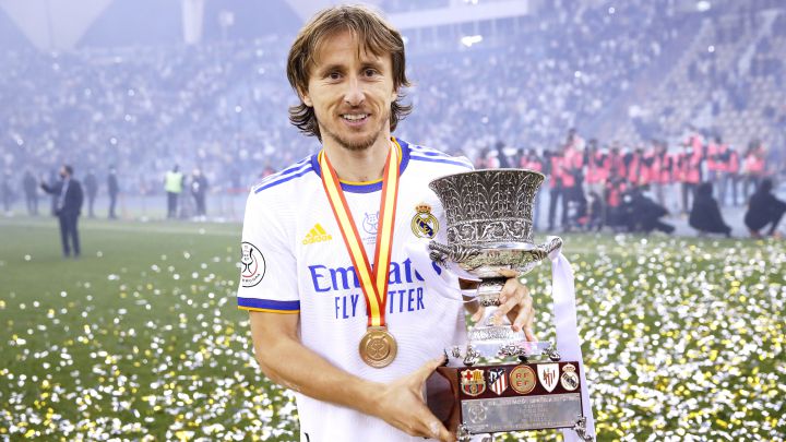 Madrid Fans Live - Luka Modric wins the Golden Ball award 👏👏👏