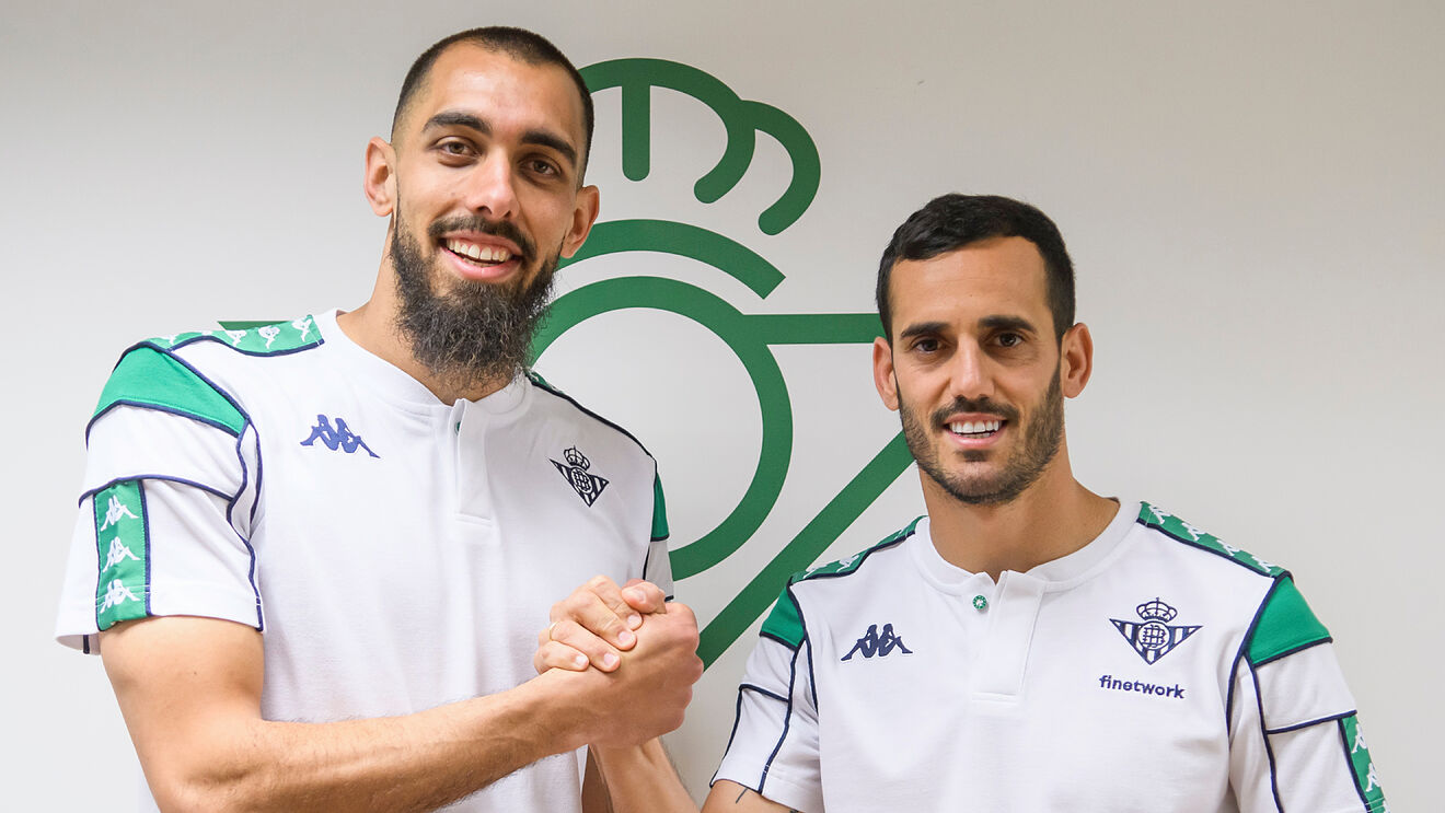 Borja Iglesias of Real Betis, left, and Miha Blazic of Ferencvaros TC vie  for the ball during the Europa League group G soccer match between Ferencvaros  TC and Real Betis in Groupama