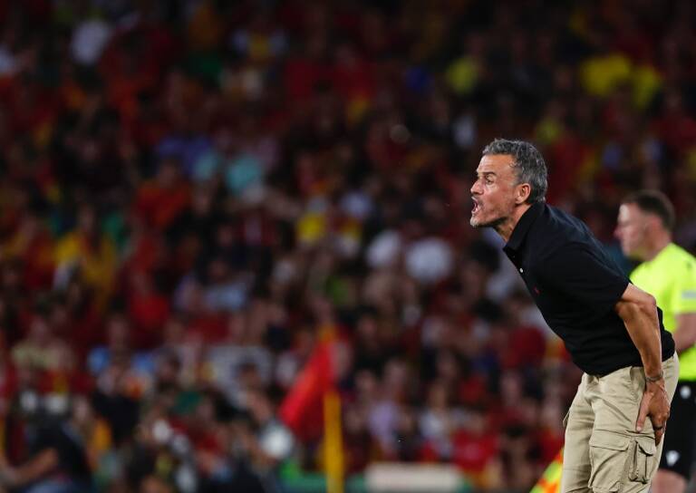 Luis Enrique se ha ganado la confianza del fútbol español en medio del titubeante arranque de La Roja en la Nations League