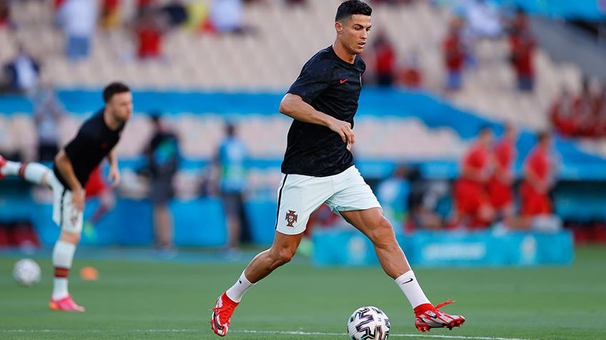 Cristiano Ronaldo awaits transfer update following Real Madrid training return - Football España