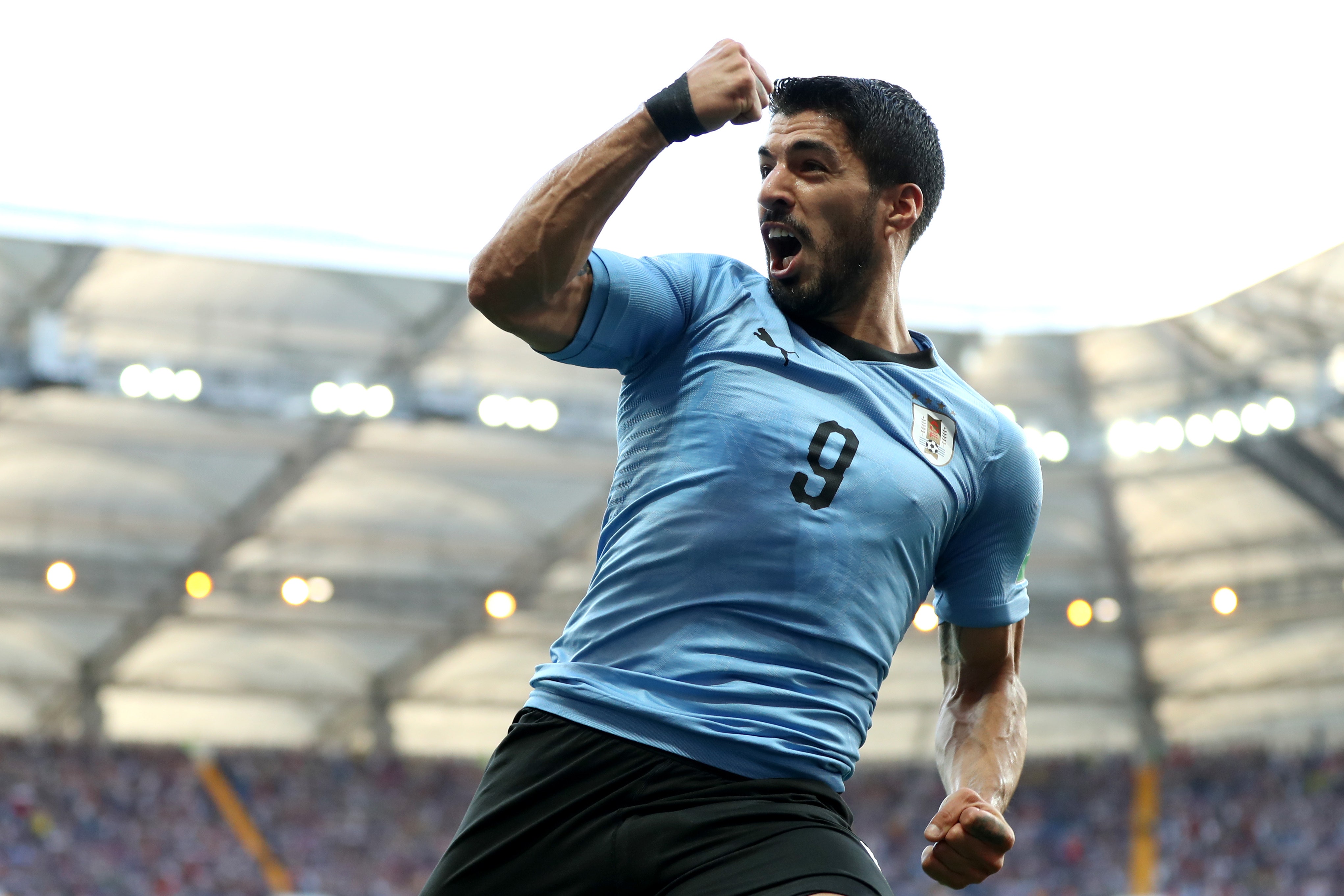 Homecoming: Thousands greet Luis Suarez on return to Uruguay's