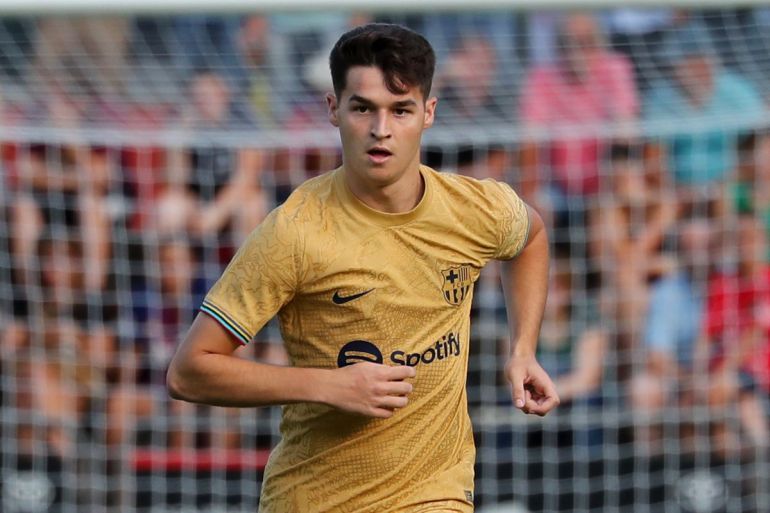 Mika Marmol agrees to leave Barcelona for Gerard Pique