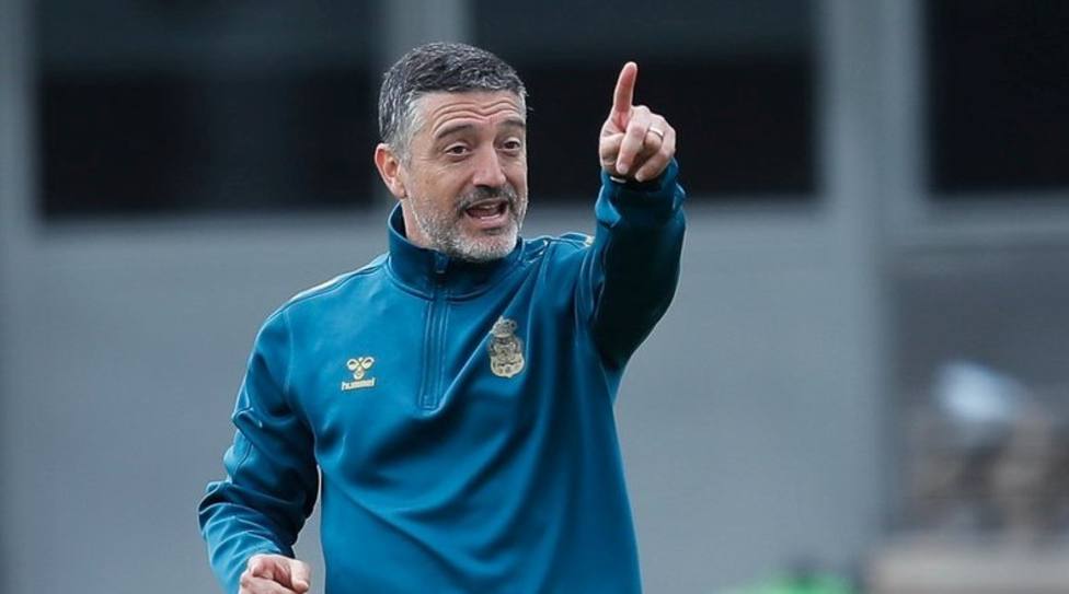 Celta Vigo moving for manager that won Las Palmas promotion as Carlos ...