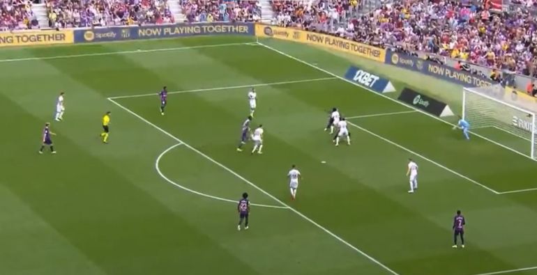 Watch: Memphis Depay scores clinical penalty on Barcelona debut