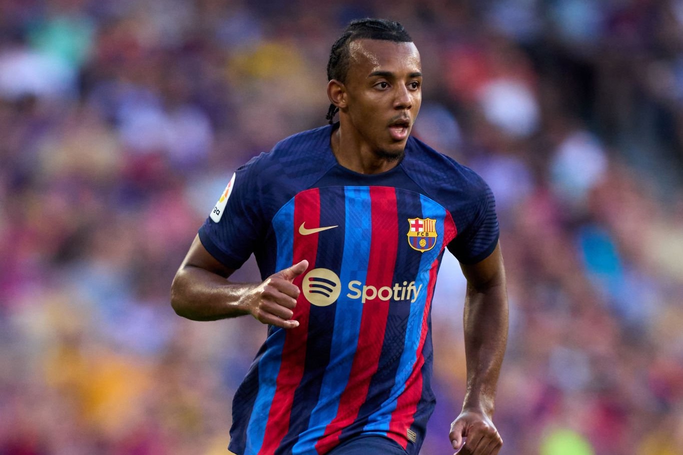 Jules Kounde facing frustrating situation on return to Barcelona - Football España