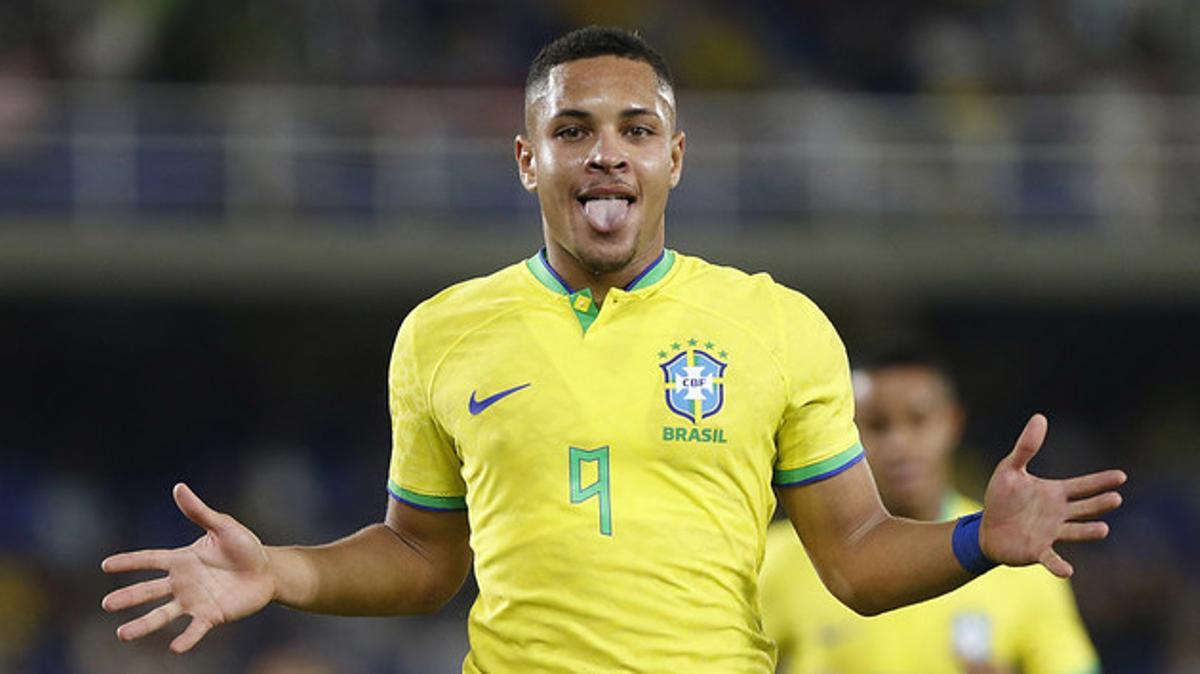 Brazilian Talent Vitor Roque to Become Barcelona's New Number 10? - Footy  Headlines