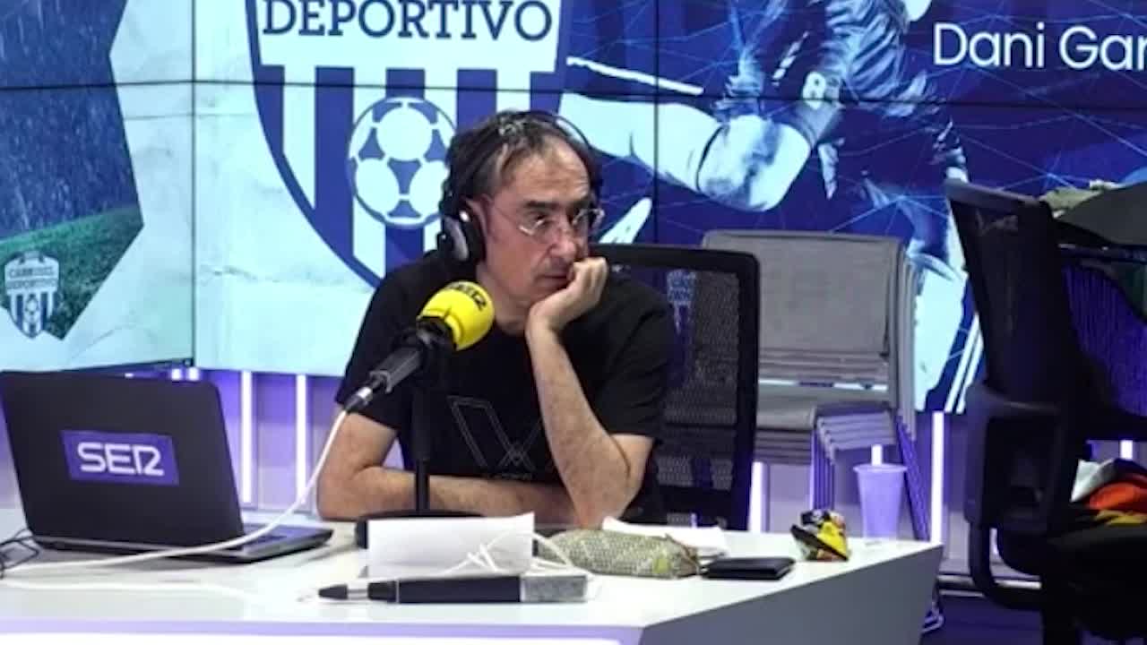 بث تلفزيون ريال مدريد تقريرا عن البطولات الاربع عن السابق ادواردو ايتورالدي غونزاليس بعد انتقادات