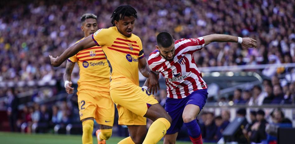 Barcelona secure narrow victory over Atletico Madrid to reclaim 11 point  lead over Real Madrid - Football España