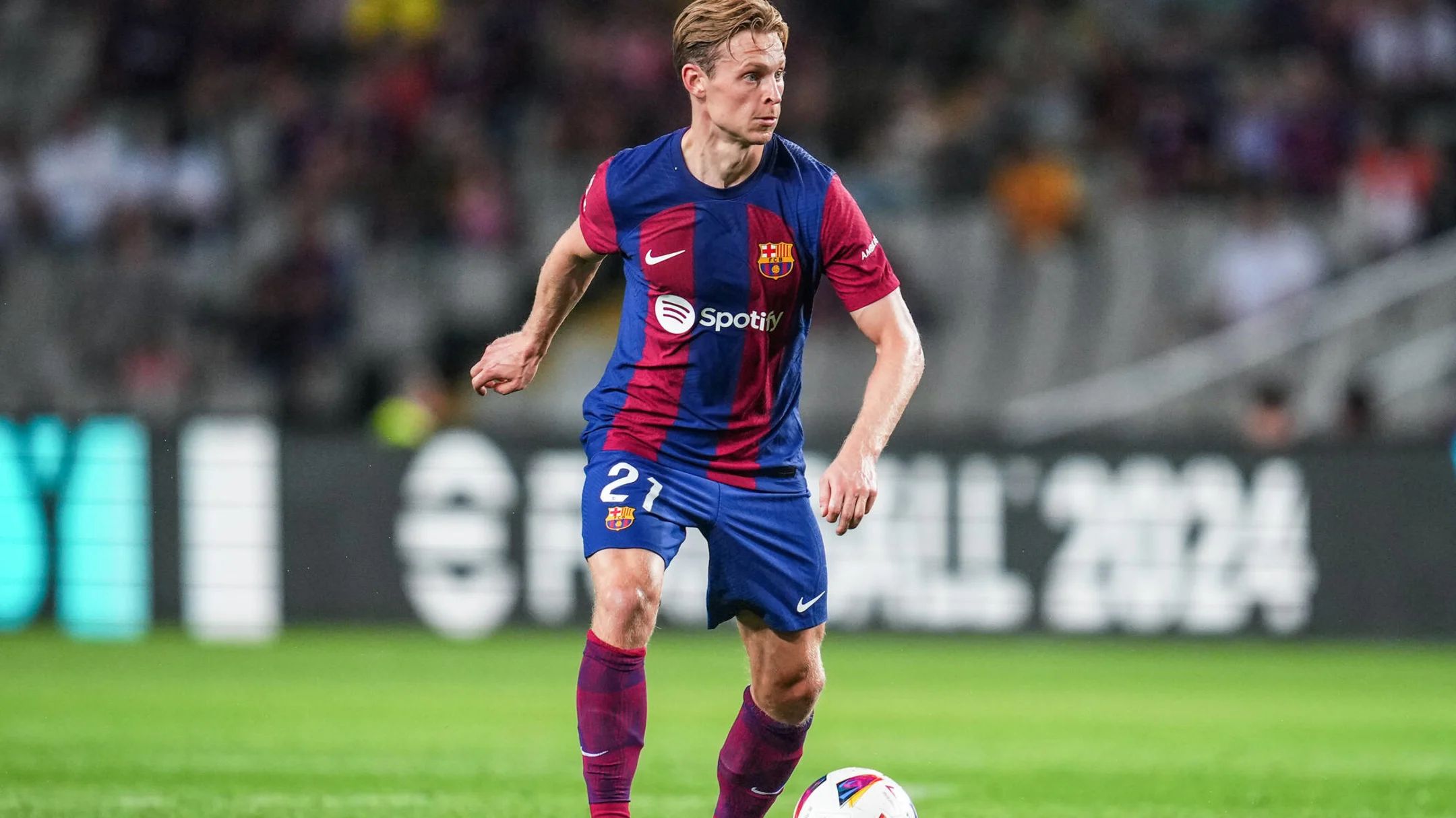 Barcelona offer new contract to Frenkie de Jong with major wage cut
