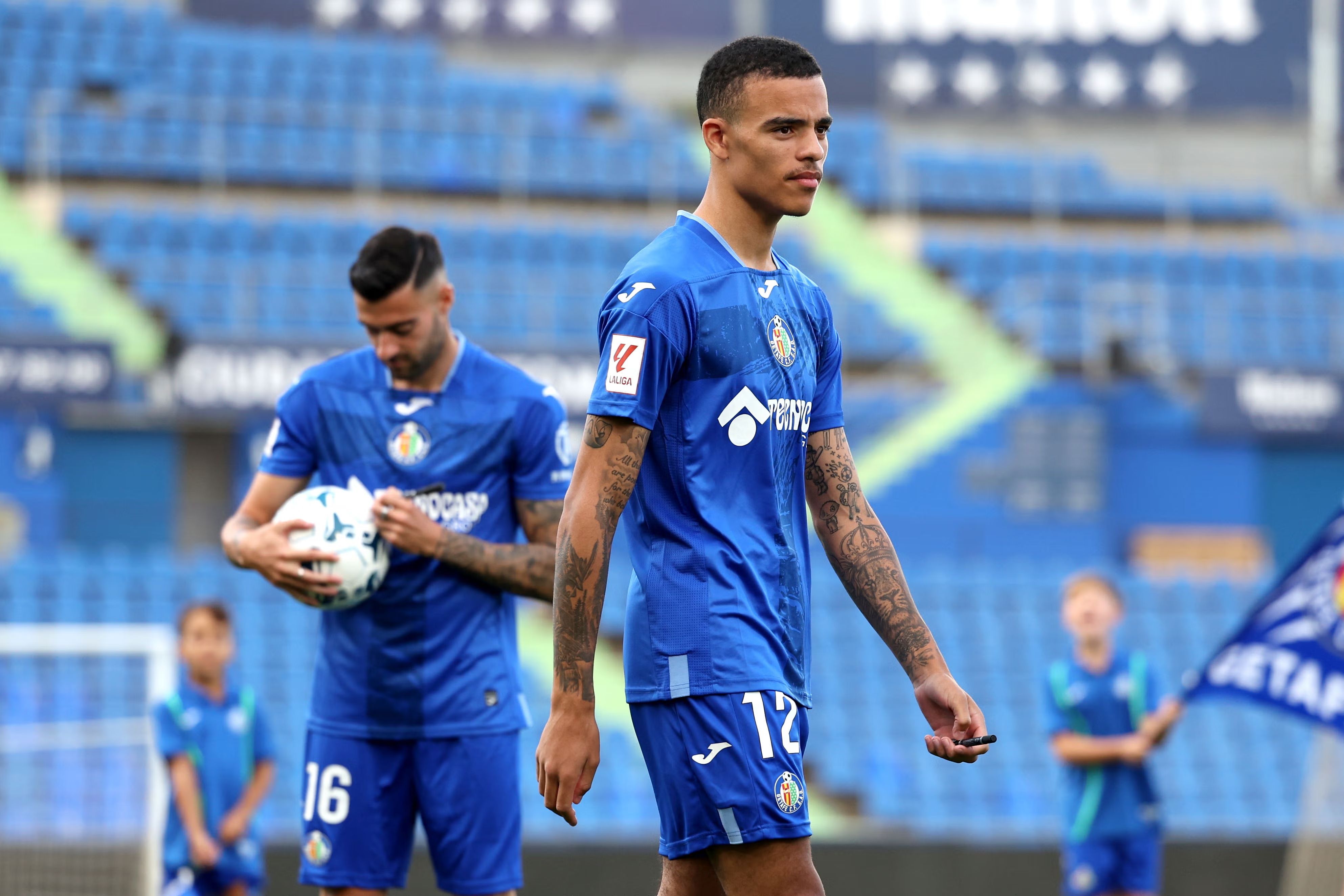 Mason Greenwood welcomed by Getafe fans in first training session