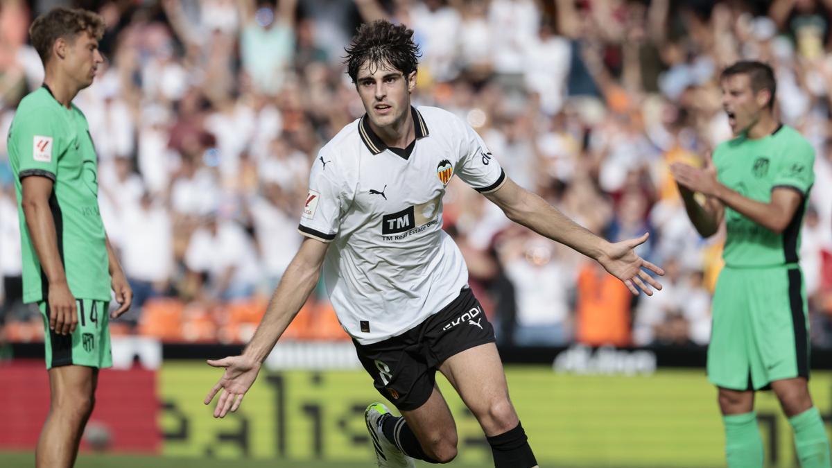 Valencia aiming to secure €60m payday as Arsenal register interest in 20-year-old midfield sensation