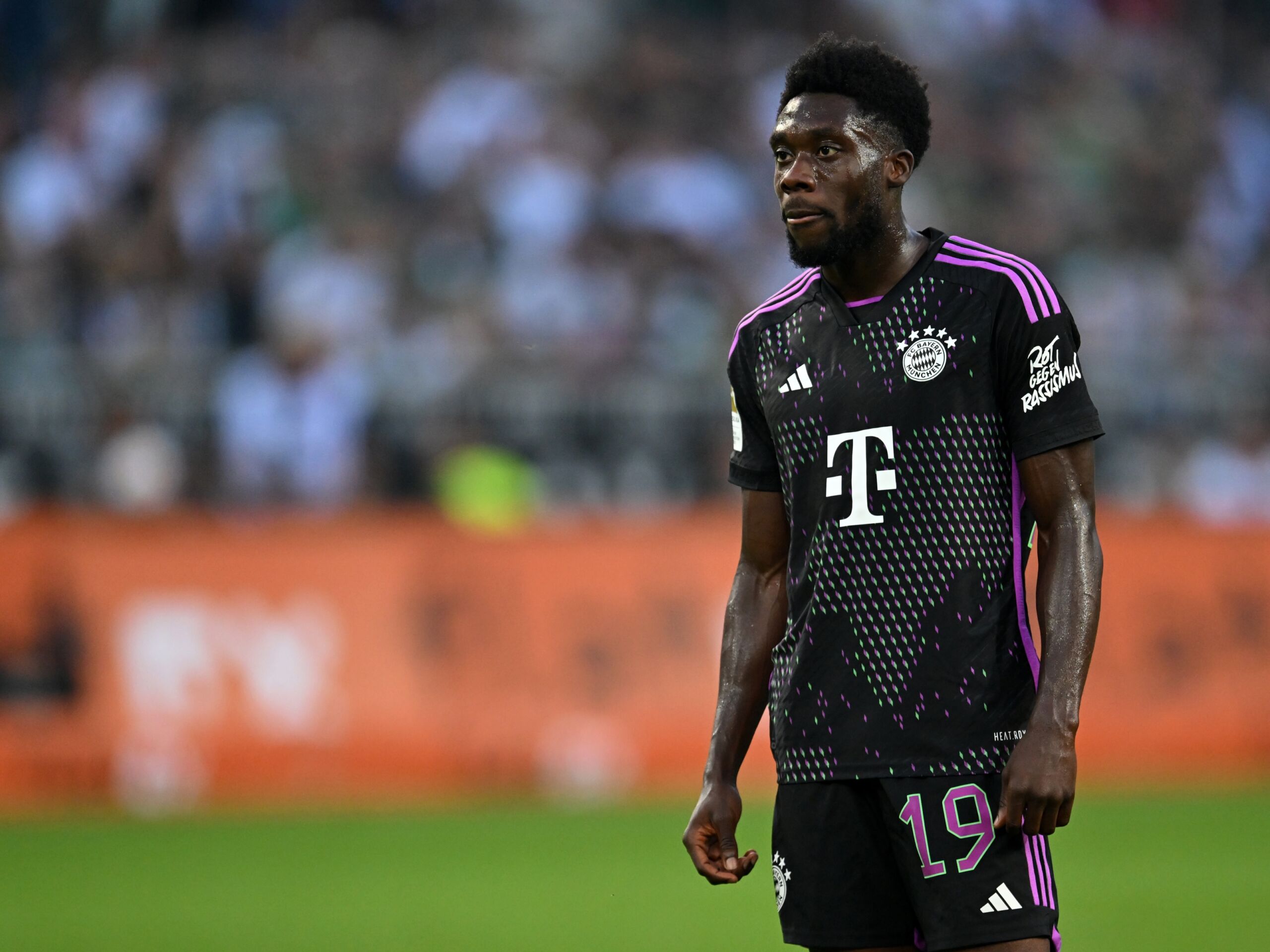 Real Madrid and Chelsea want to sign Bayern defender Alphonso Davies.