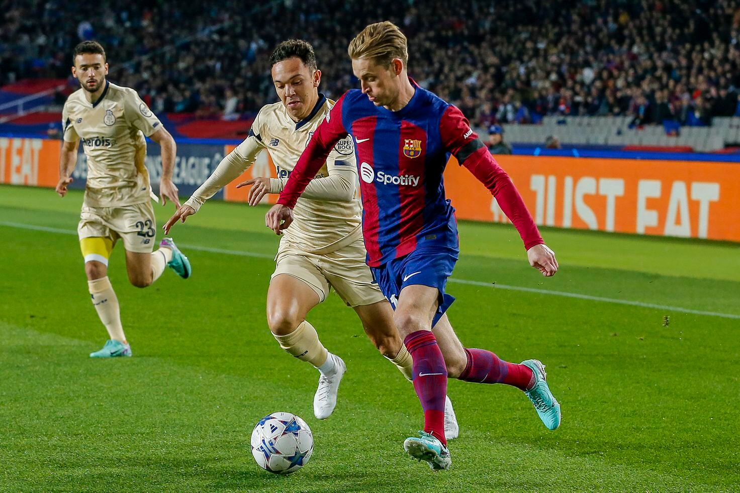 Manchester United and Barcelona some way apart on Frenkie de Jong asking price