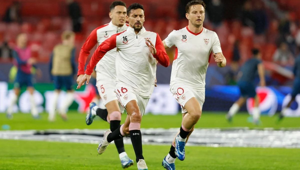 Jesus Navas showing no desire to retire as Sevilla decision approaches