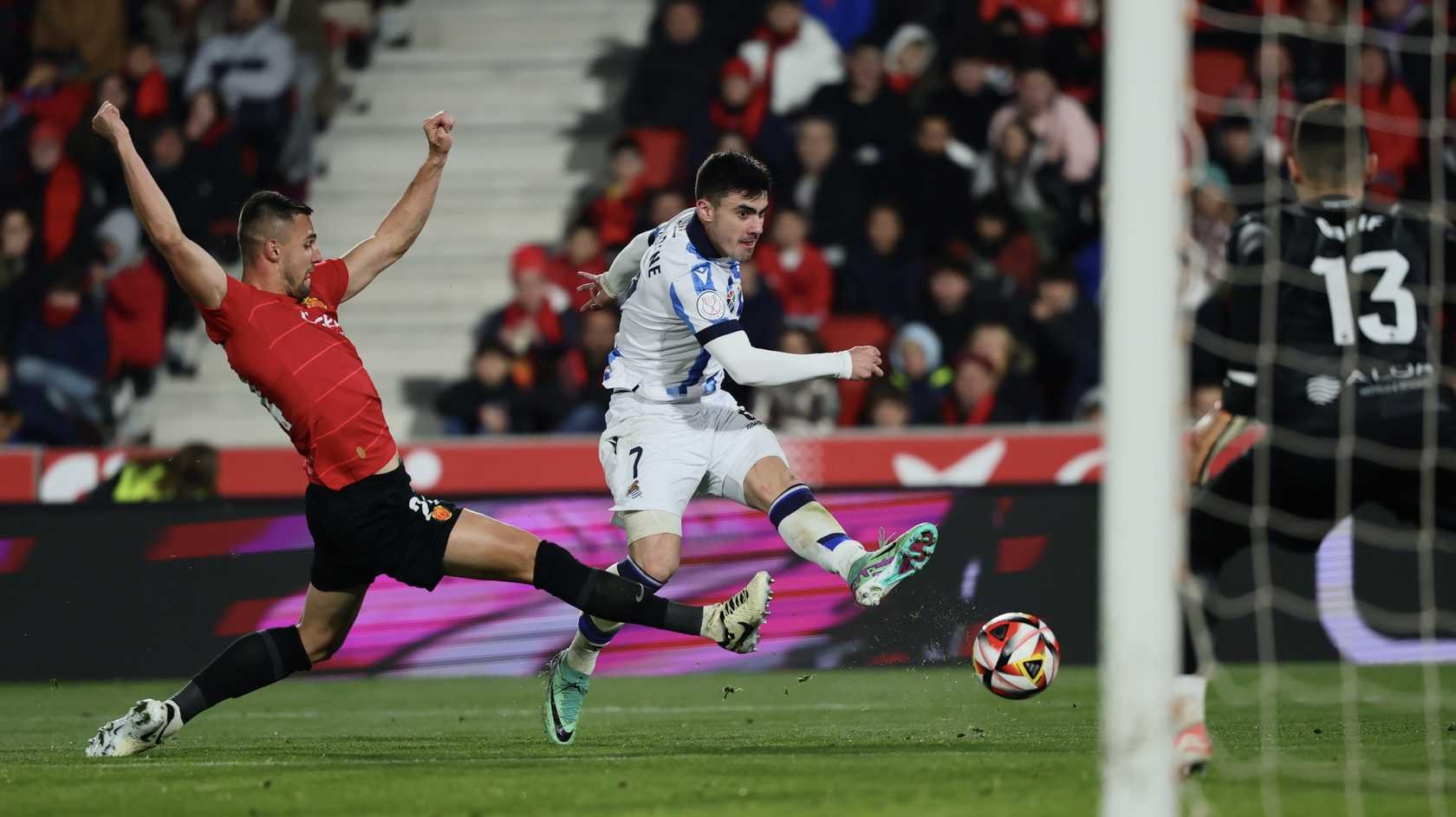 Finishing profligacy from Real Sociedad leaves Copa del Rey semi-final tie with Mallorca finely poised