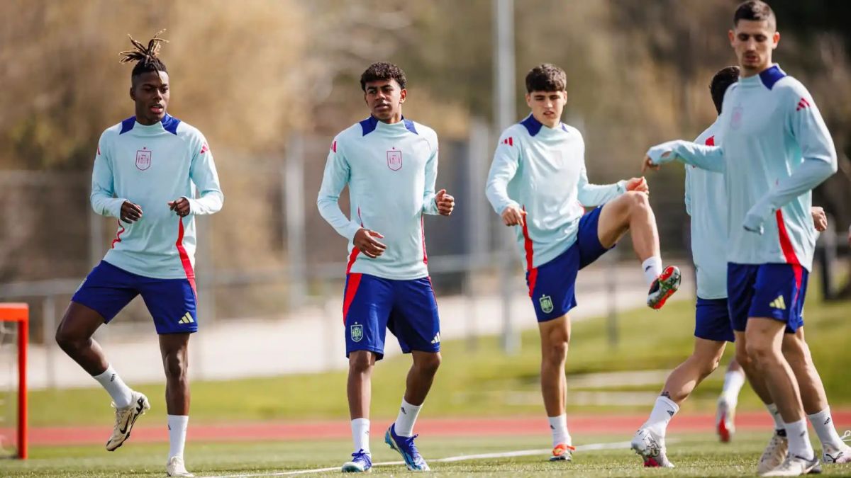 Lamine Yamal calls on Barcelona to sign rumoured top target - "I hope