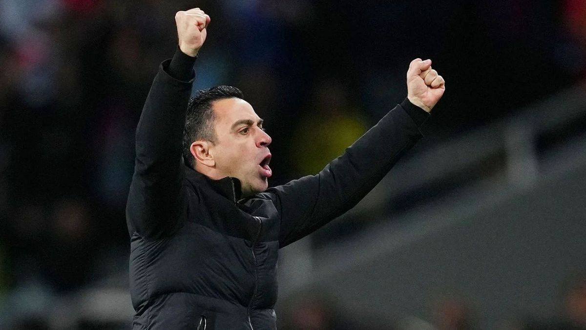 Manchester United hint? Photo of Xavi with son sends speculation into overdrive after Erik ten