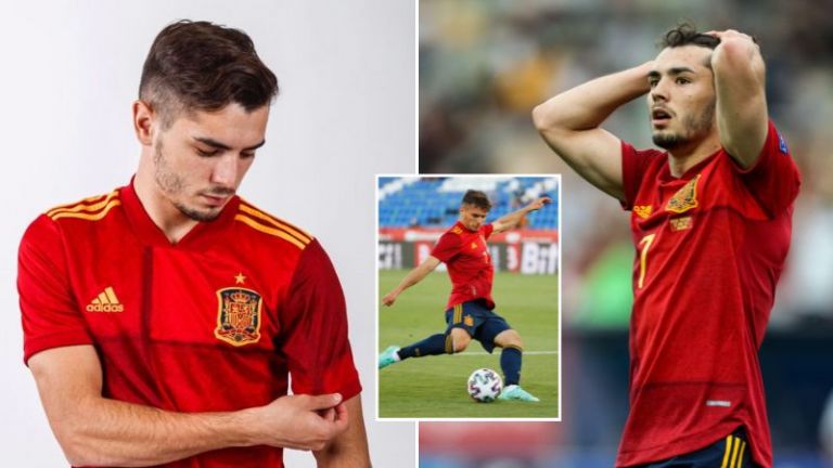 Spain coach deals with barrage of questions about one player he