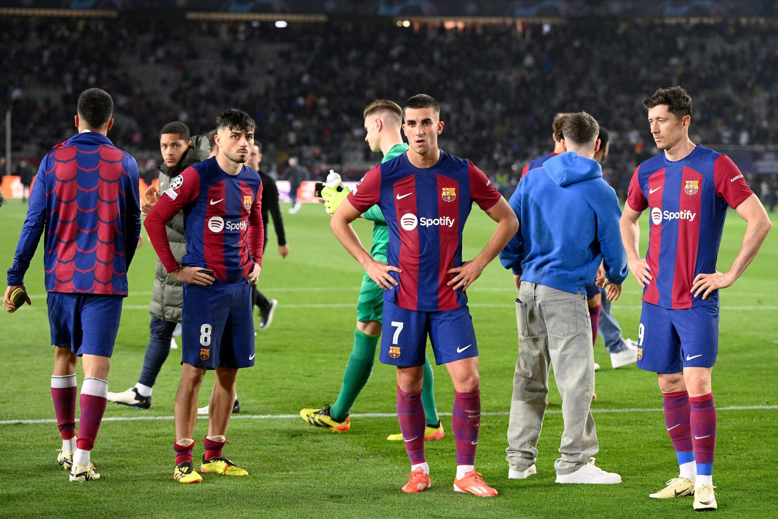 Sunk Barcelona dressing room have already given up on season – report