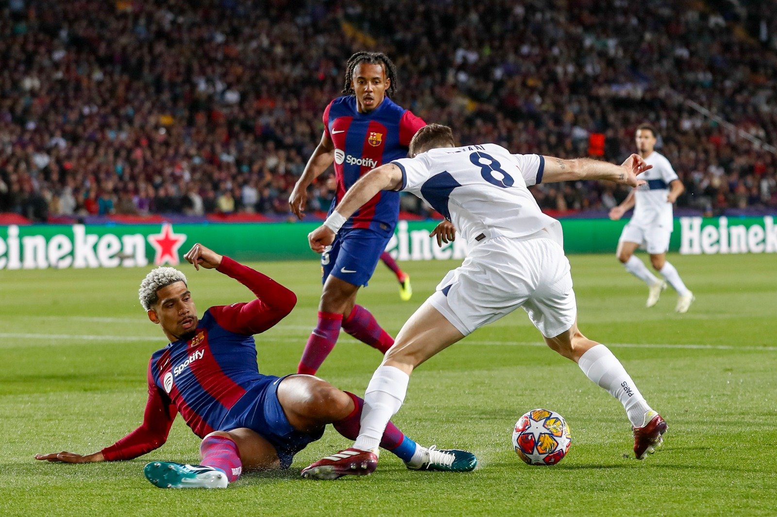 10-man Barcelona collapse to Champions League exit, Paris Saint-Germain into semi-finals