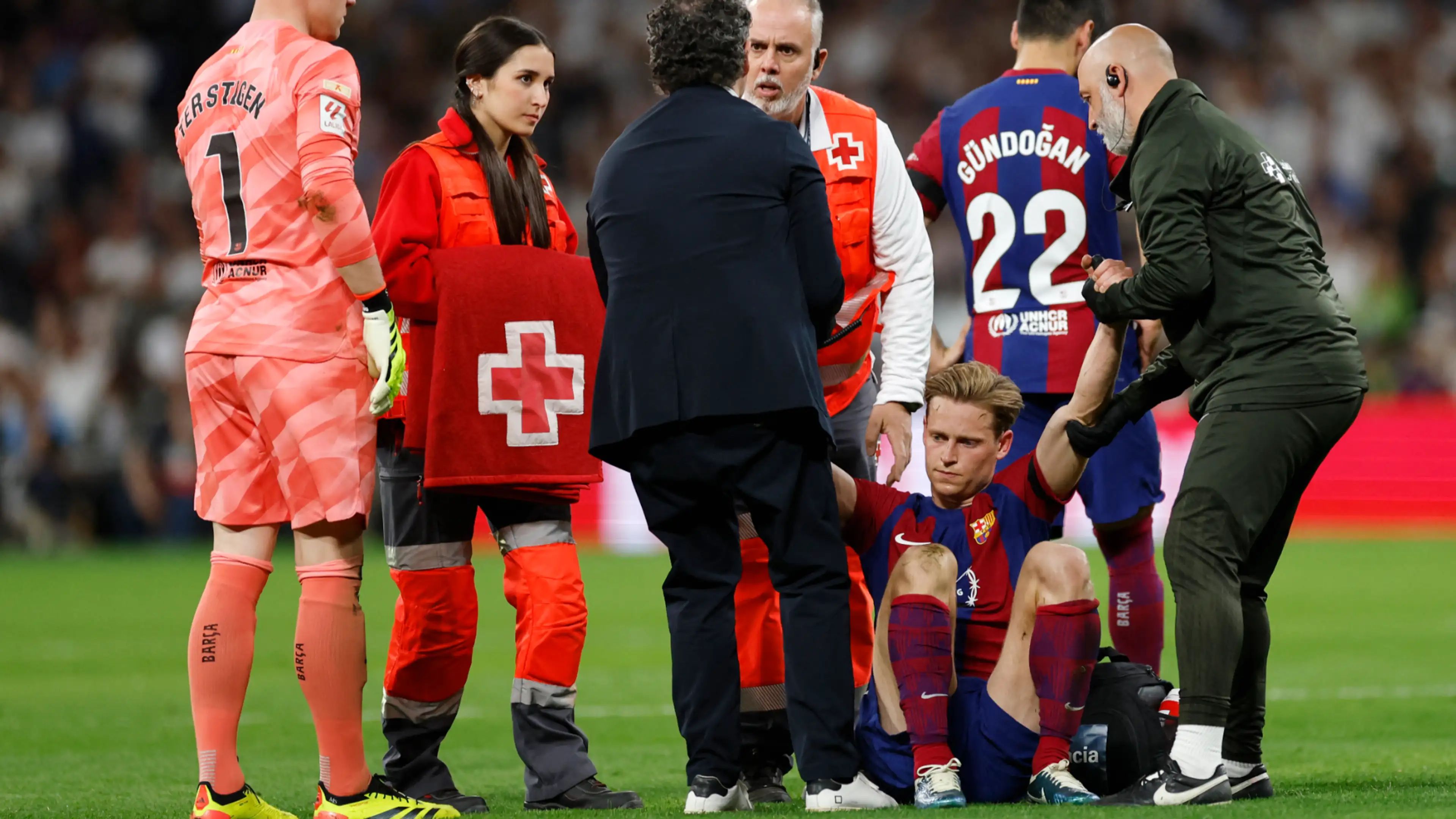 Frenkie de Jong injury update: season over but not Euros for Barcelona star – ESPN