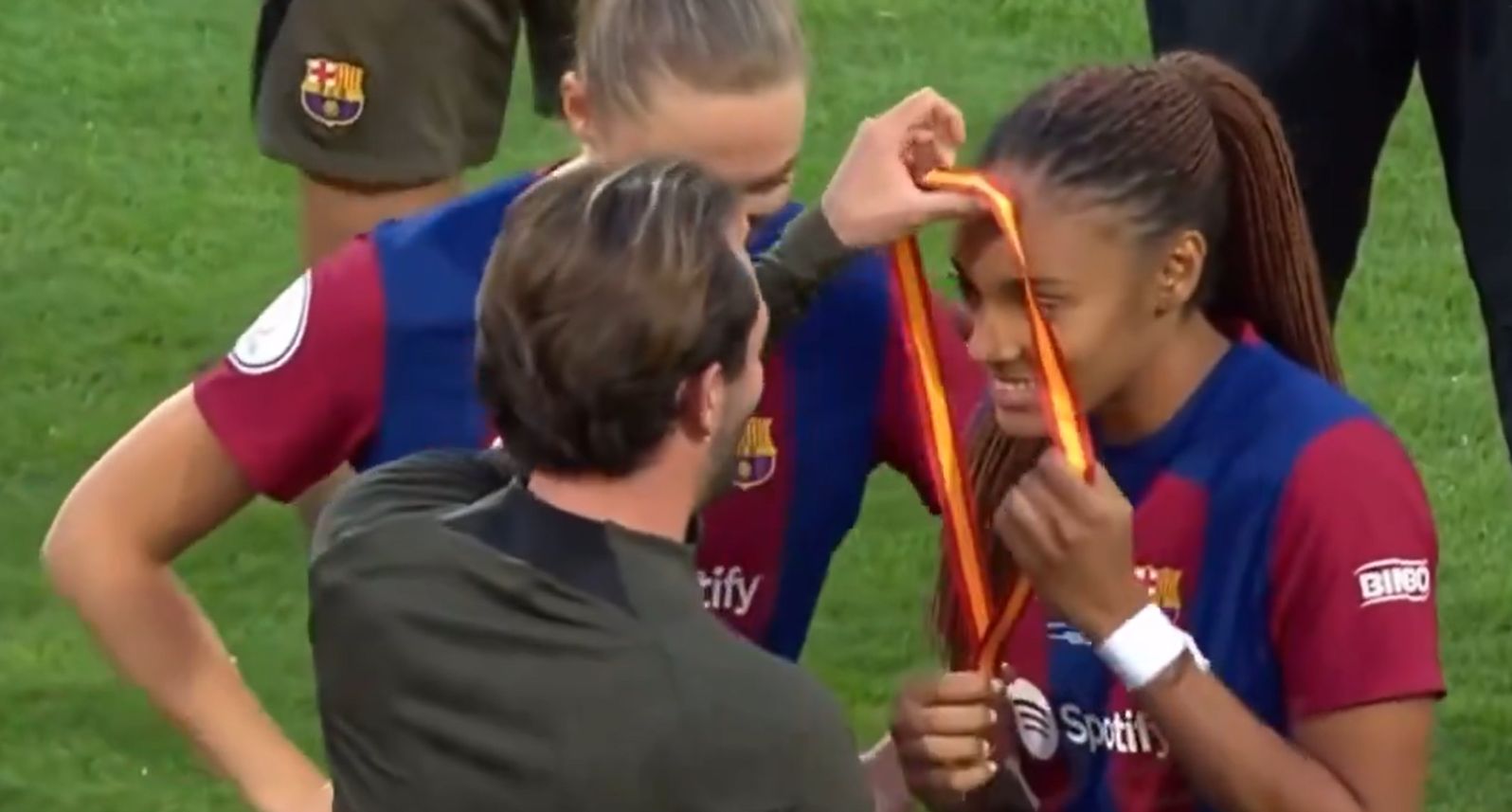 WATCH: More shameful scenes as Barcelona Femeni present themselves medals after Copa de la Reina