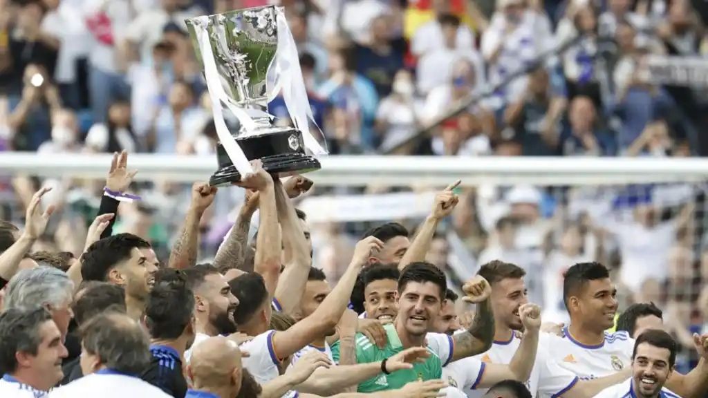 Real Madrid to be presented with La Liga trophy in public and private following disagreement with federation
