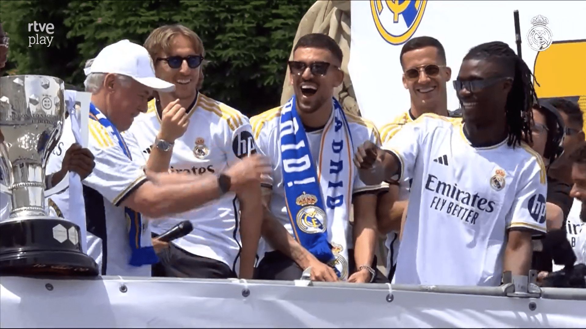 WATCH: Carlo Ancelotti busts out dance moves during Real Madrid’s visit to Cibeles